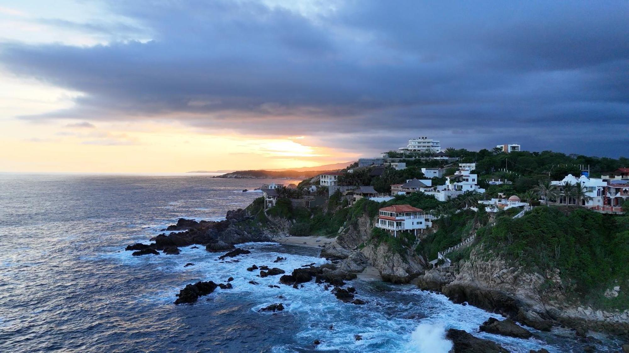 Hotel Luz De Mar ' Right On The Beach Cuatunalco Exterior photo